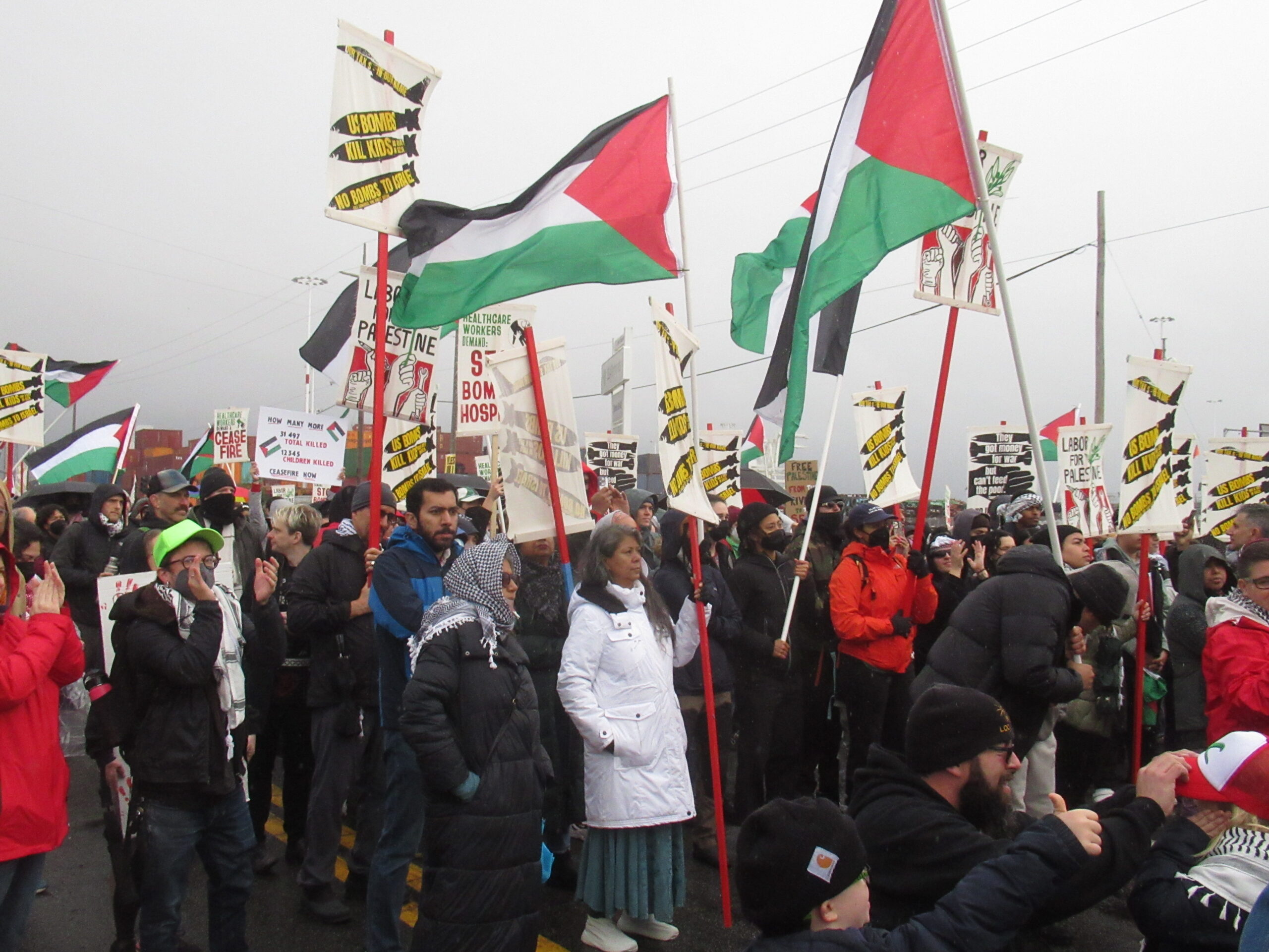 Gaza demo close Oakland Port 14